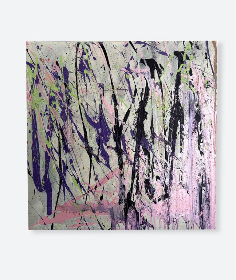 Jirafas Androides Obra abstracta contemporánea “Jirafas Androides” con trazos expresionistas en tonos púrpura, negro, rosa y verde sobre lienzo.